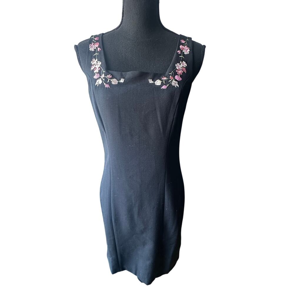 Chadwicks Black Sleeveless Sheath Dress Floral Embroidered Neckline Size 4P